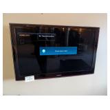 Samsung TV w/ Remote LN52A650A1FXZA