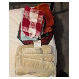 Christmas/Seasonal Place Mat & Misc Linens