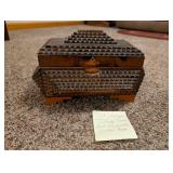 Antique/VTG Tramp Art Handcrafted Trinket box