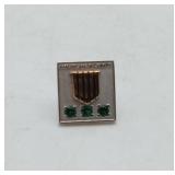 10k Gold Service Pin Emerald Color Stones 2.1 grms