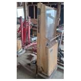 Crown Warehouse Fork Lift BATT OPT with Charger