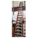 14 Ft Step Ladder by Lynn Fiberglass 300lbs rated