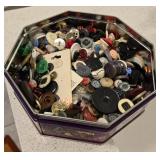 'HUGE'  LOT OF ASSORTED VINTAGE BUTTONS