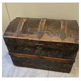 ANTIQUE Hump Back STEAMER TRUNK