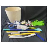Trash can and cleaning lot