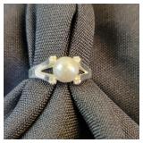 .925 Silver and Faux Pearl Ring  sz7.5