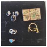 2 Fashion Rings, Pendant and earrings set, 2 pins