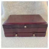 Croft and Barrow Wood Jewelry Box (10"Wx6"Dx4"T)