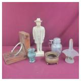 Box Lot - Jack Daniel Statuette, vases, 1