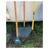Snow shovel metal Stanley rakesmall plastic