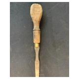 Vintage 6 round wooded handle screwdriver