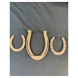 3 horseshoes