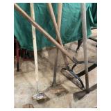 Yard tools matic, 2 sling blades 2-hoes