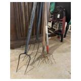 Yard tools 2-4 tine cultivators, pitch fork