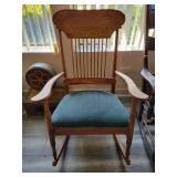 Rocking Chair 26Wx 30.5Dx38T (in need of repair)