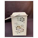 Decorative Lantern use batteries and or usb cord