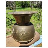 Redskins tobacco spitoon has a crack