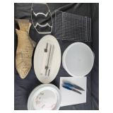 Assorted kitchen lot, plates, wire racks, fish