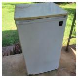 GE Small Fridge - 19"Wx34.5"Tx21"D