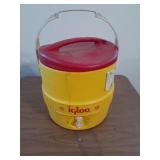 Vintage Igloo 3 Gal water cooler. Broken handle