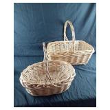 Set of 2 woven baskets 19 x 17 x 14 and 16.5 x
