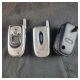 2 Vintage Flip phones - LG and Samsung