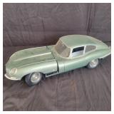 Larger scale model Jaguar e-type