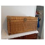 Basket woven trunk. Can be locked.