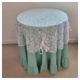 3 legged Round Table 20"Wx25"T with tablecover