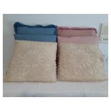 Misc throw pillows. 2 of each size.