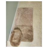 Bathroom mats and toilet seat cover tan