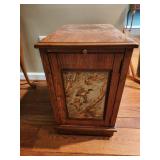 Cabinet table 30x20x20 ducks, pull out