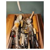 Assorted kitchen utensil lot, mashers.