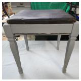 Vintage stool 17x19x15