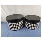 2 round checkered nesting boxes