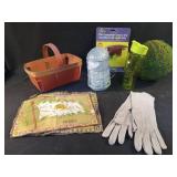 Misc lot. Ladies gloves, basket, light and