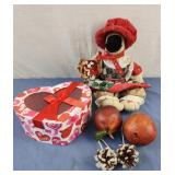 Christmas goose plays tune needs batteries, faux