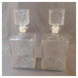 Set of 2 glass liquor decantor 4 x 9.5 x