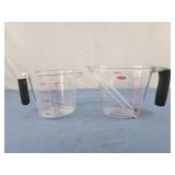 Plastic measuring cups