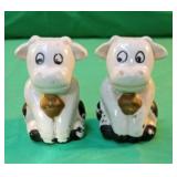 Cows salt and pepper shaker set. Salt