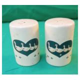 Duck salt and pepper shaker set. 3.5"