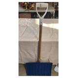 Snow shovel