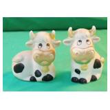 Cow salt and pepper shaker set. 2.5"