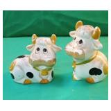 Cows salt and pepper shaker set. 4" tall
