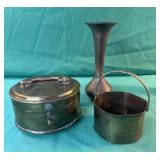 Misc lot of brass decor including a basket, vase