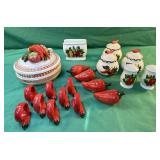Lot of pepper serving dish, salt and pepper