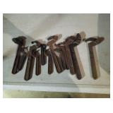 Flexible hook wrenches