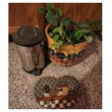 Mini trashcan, basket with faux flowers, duck