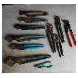 Slip joint adjustable pliers