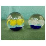 Paperweight Vtg Yellow Flower and white flower